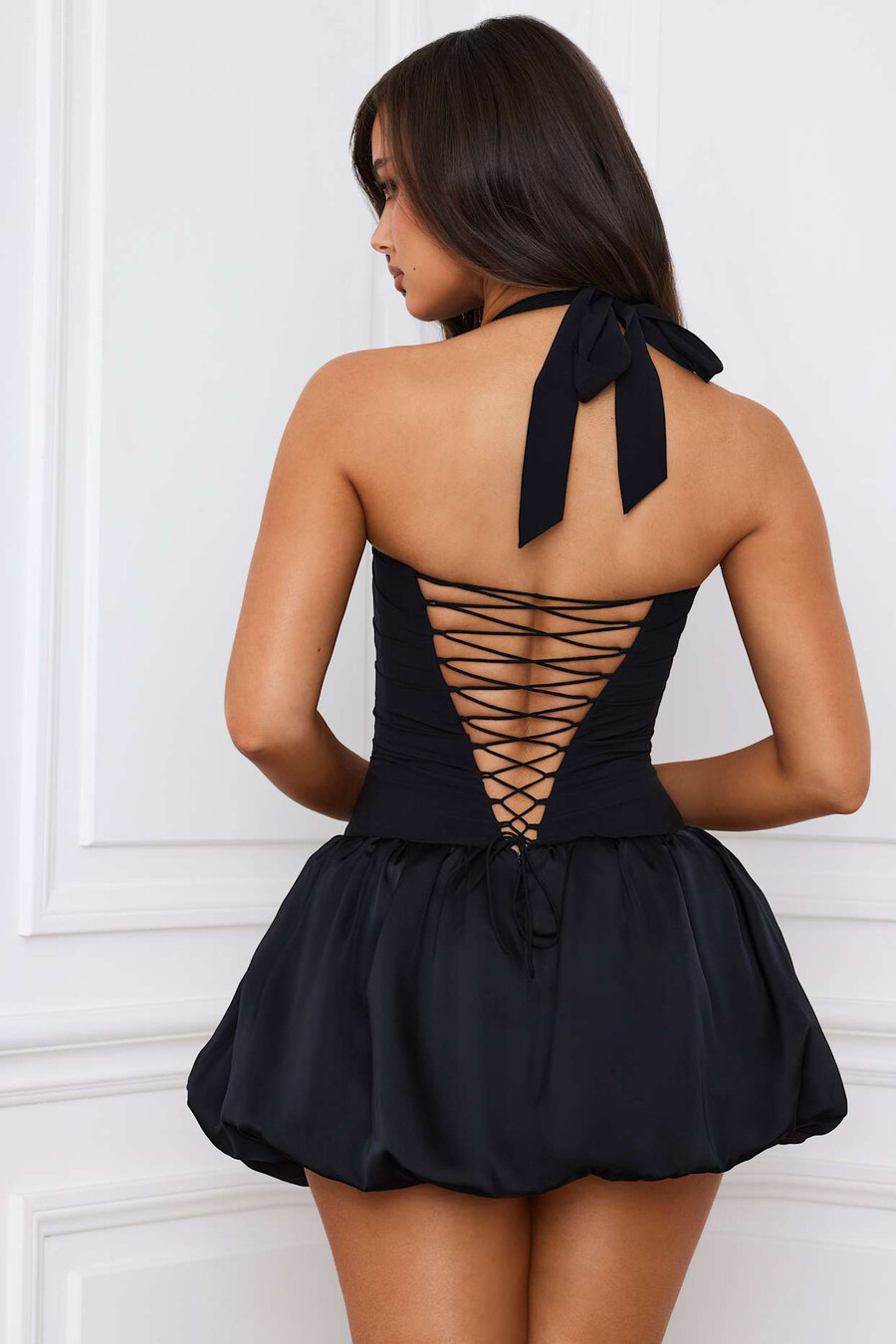 sukienka mini z gorsetem i sznurowanym dekoltem typu halter w kolorze czarnym