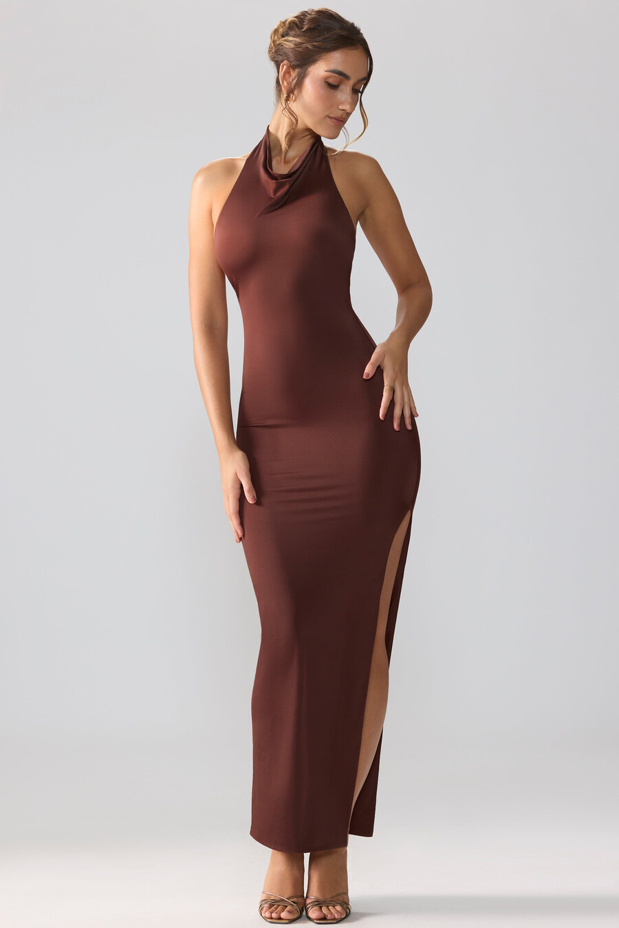 sukienka maxi z dżerseju premium z odkrytymi plecami i dekoltem typu cowl neck w kolorze espresso