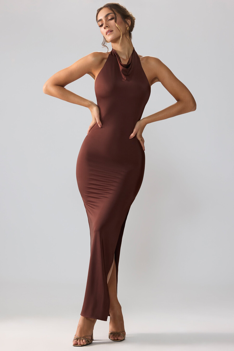 sukienka maxi z dżerseju premium z odkrytymi plecami i dekoltem typu cowl neck w kolorze espresso