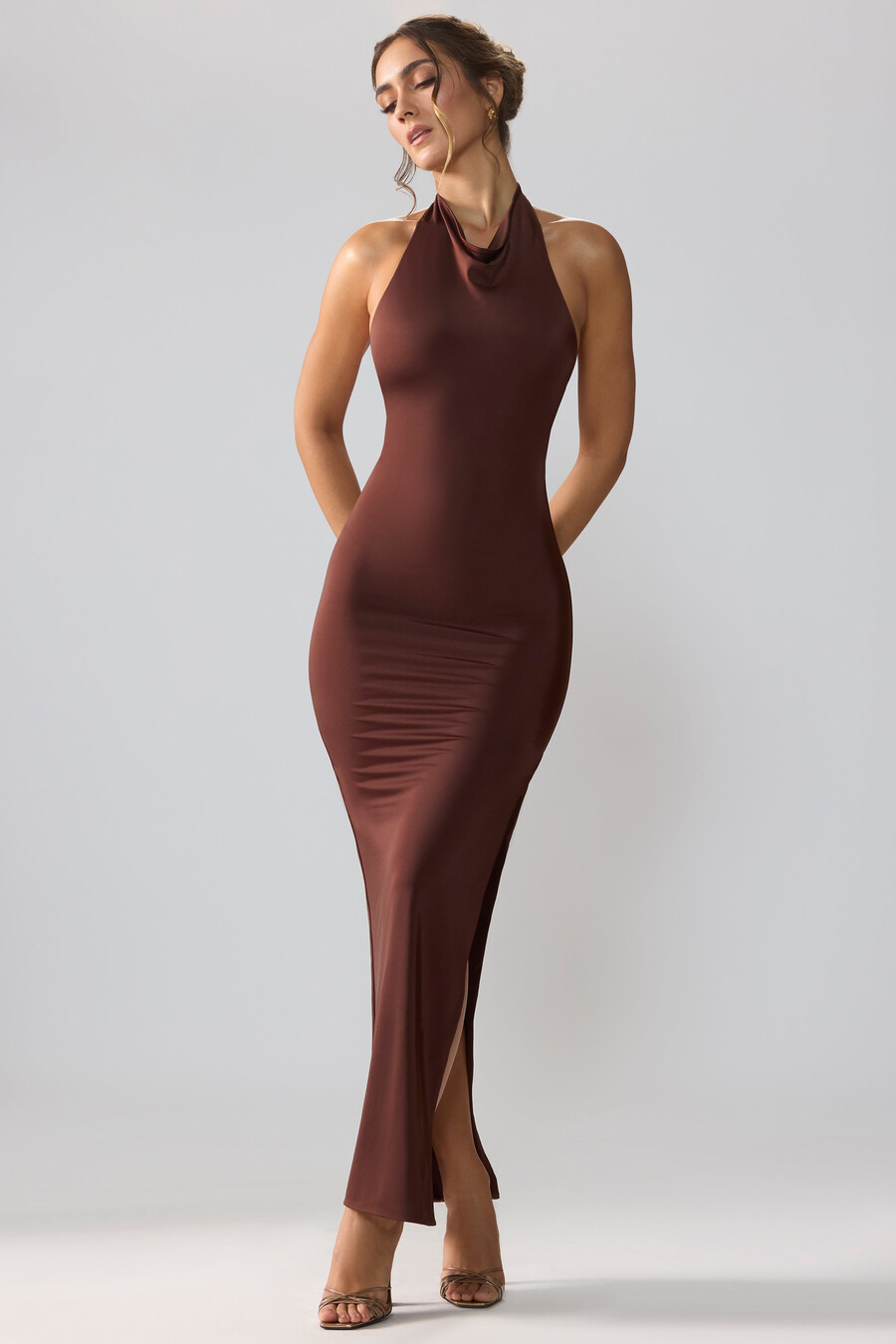 sukienka maxi z dżerseju premium z odkrytymi plecami i dekoltem typu cowl neck w kolorze espresso